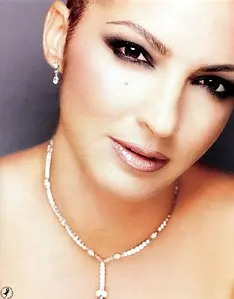 格洛丽亚·埃斯特凡