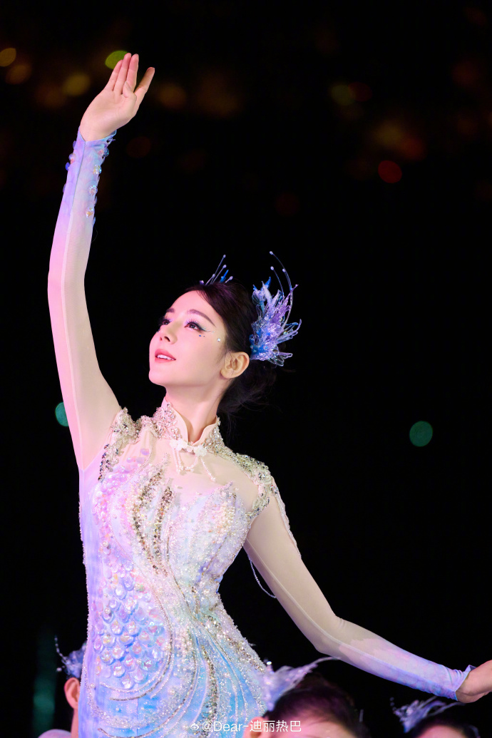 王亚飞给迪丽热巴化的"人鱼姬妆"为何能美上热搜？