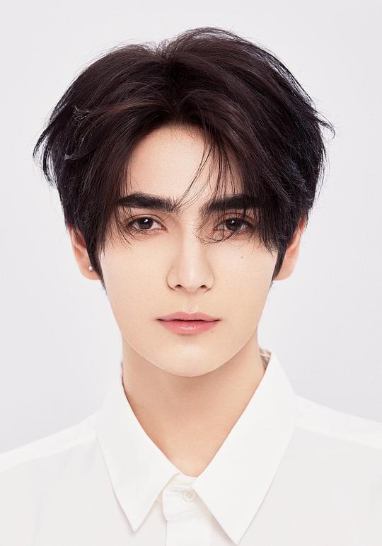 艾克力亚·艾尼瓦尔